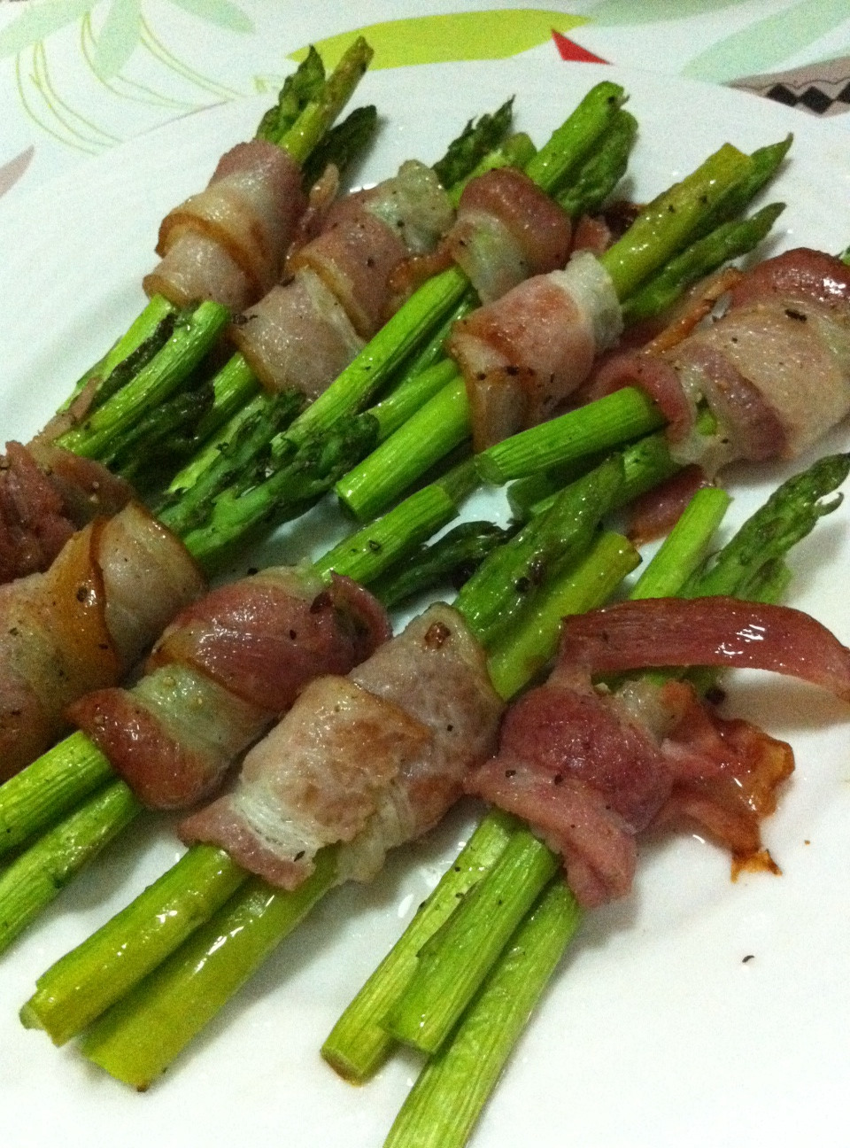 Bacon Wrapped Asparagus Appetizers
 Noche Buena – mommyjuvs