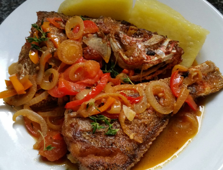 Caribbean Fish Stew
 For Sale Brown Stew Fish with Hard Food Caribbean Cooking