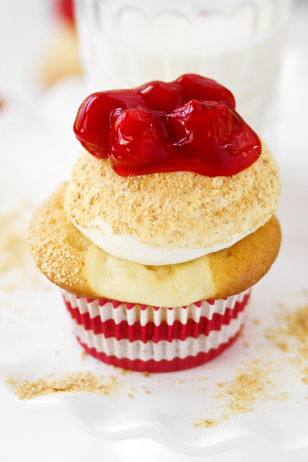 Cherry Cheese Cake Cupcakes
 Cherry Cheesecake Cupcakes You Can Eat With Your Hands