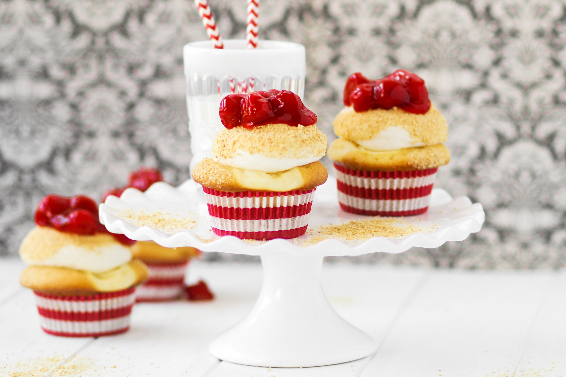 Cherry Cheese Cake Cupcakes
 Cherry Cheesecake Cupcakes You Can Eat With Your Hands
