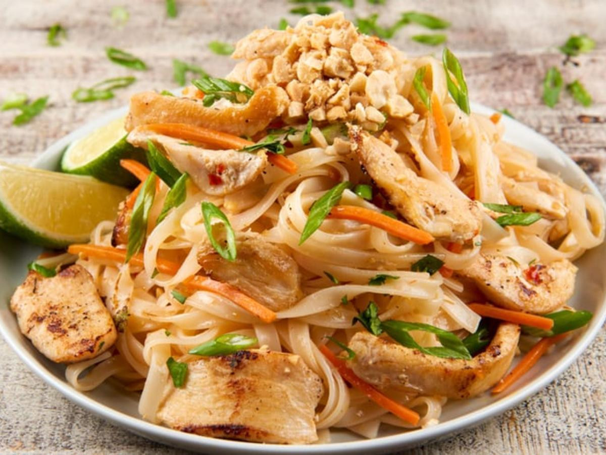 Chicken Pad Thai Calories
 Chicken Pad Thai Recipe and Nutrition Eat This Much