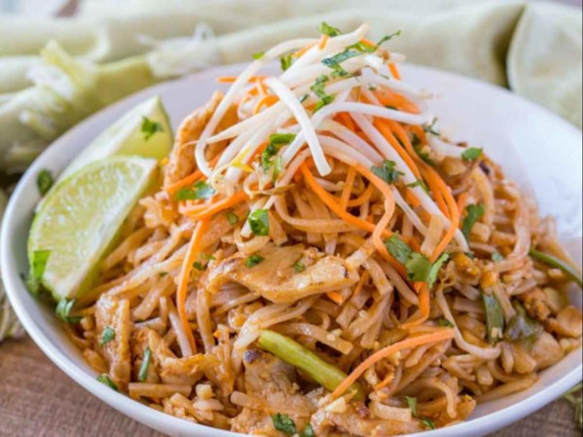 Chicken Pad Thai Calories
 Pad Thai with Chicken Breast Nutrition Facts Eat This Much