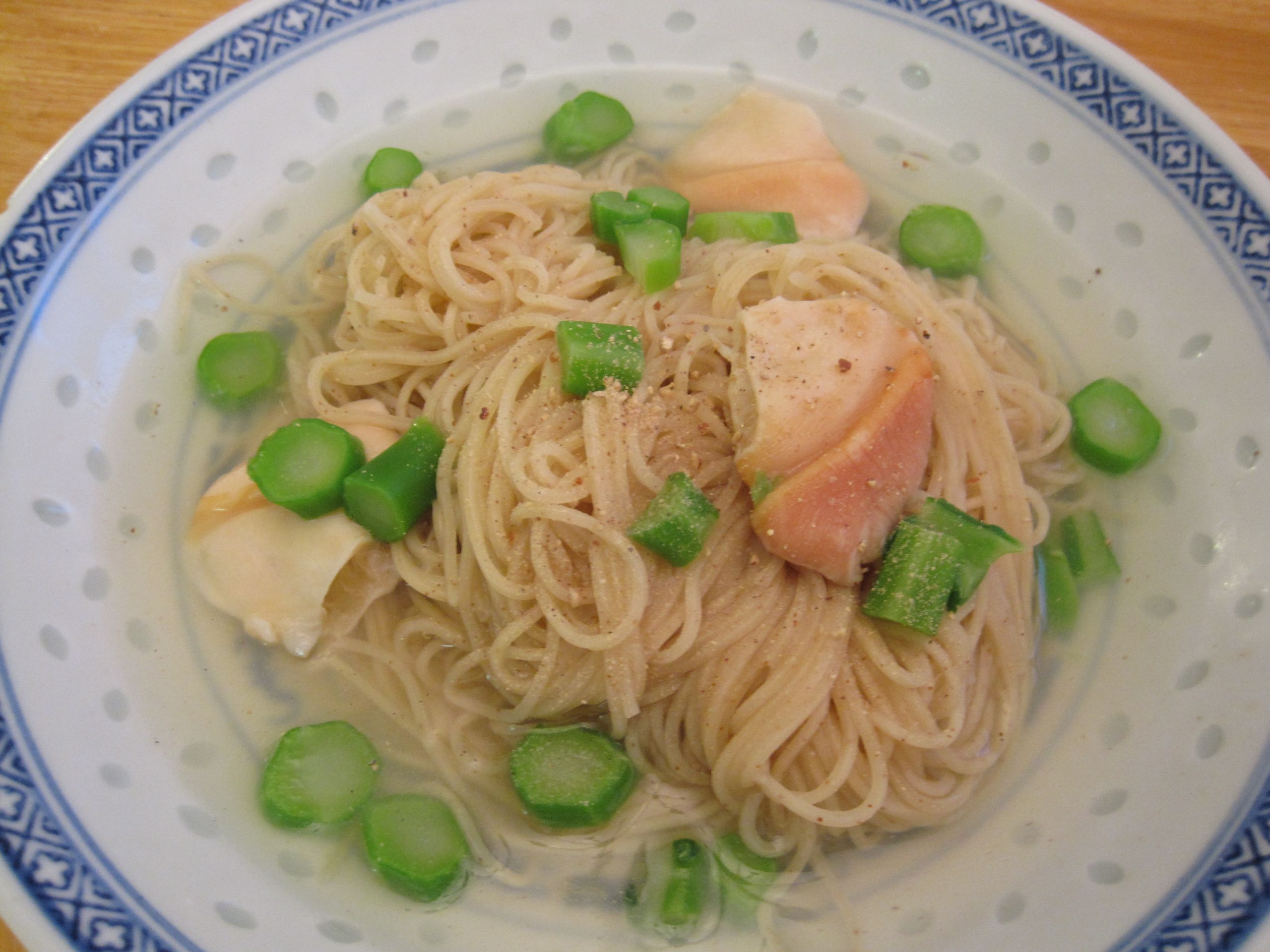 Chinese Thin Noodles
 Shrimp Flavoured Noodles with Pacific Clams and Chinese