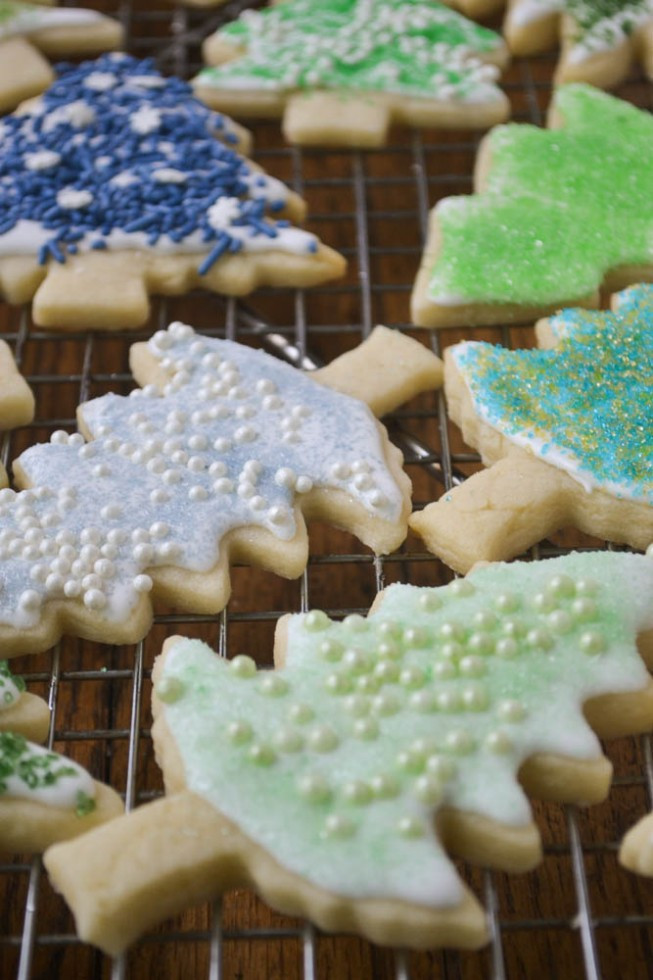 Colored Sugar Cookies
 Holiday Sugar Cookies and DIY Colored Sugar