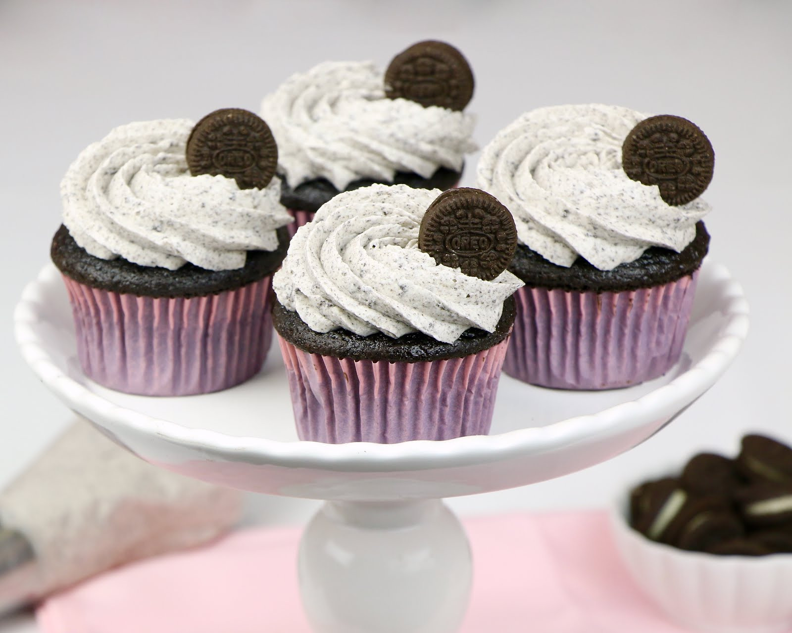 Cookie And The Cupcakes
 VIDEO Cookies and Cream Cupcakes The Lindsay Ann