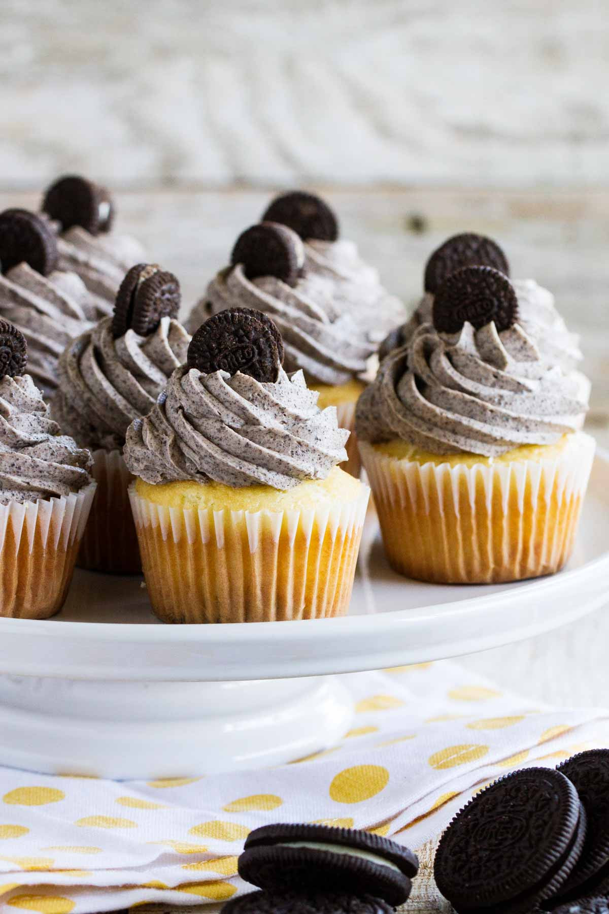 Cookie And The Cupcakes
 Cookies and Cream Cupcakes Best Oreo Cupcakes Taste