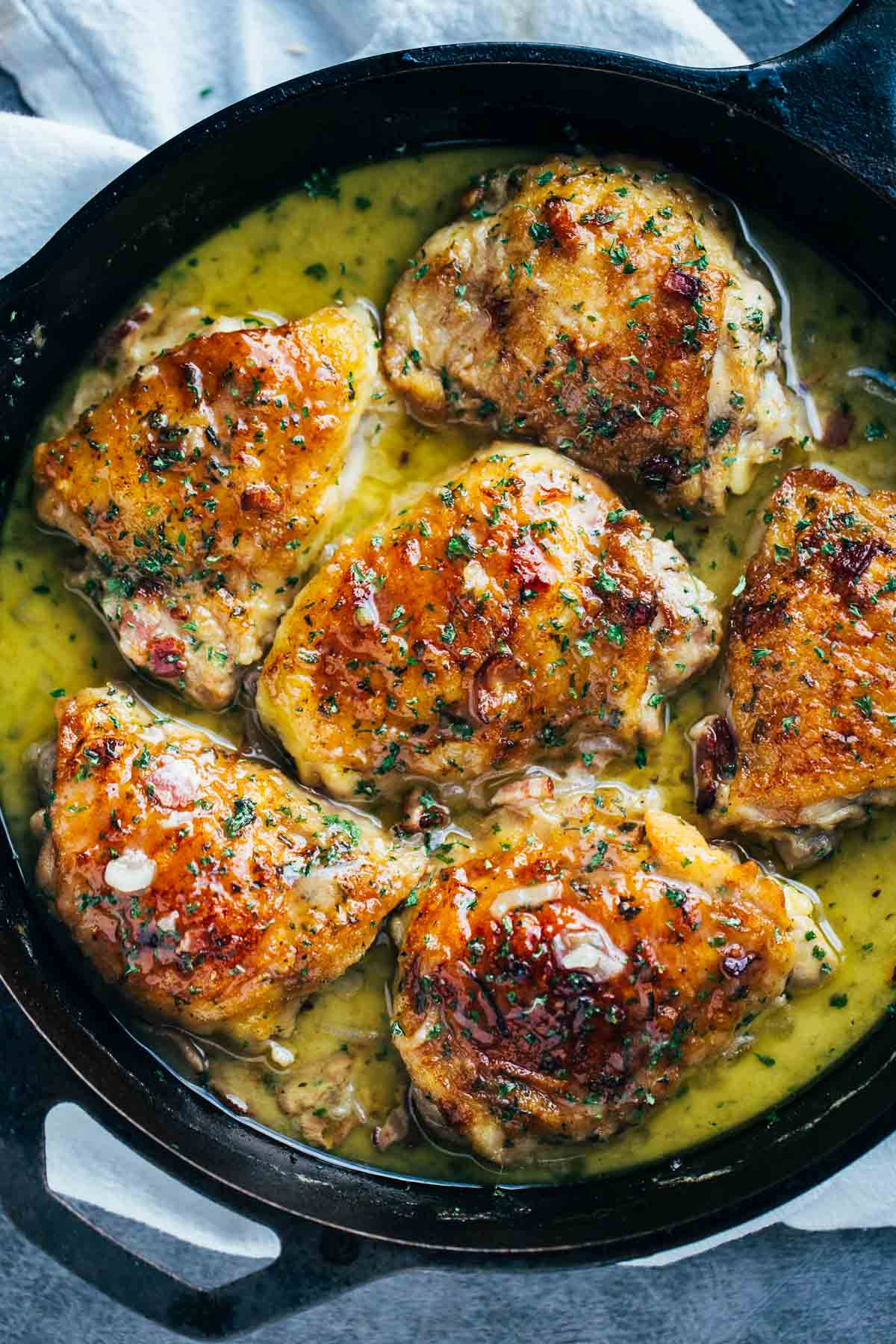 Dinner Ideas With Bacon
 Skillet Chicken with Bacon and White Wine Sauce Recipe