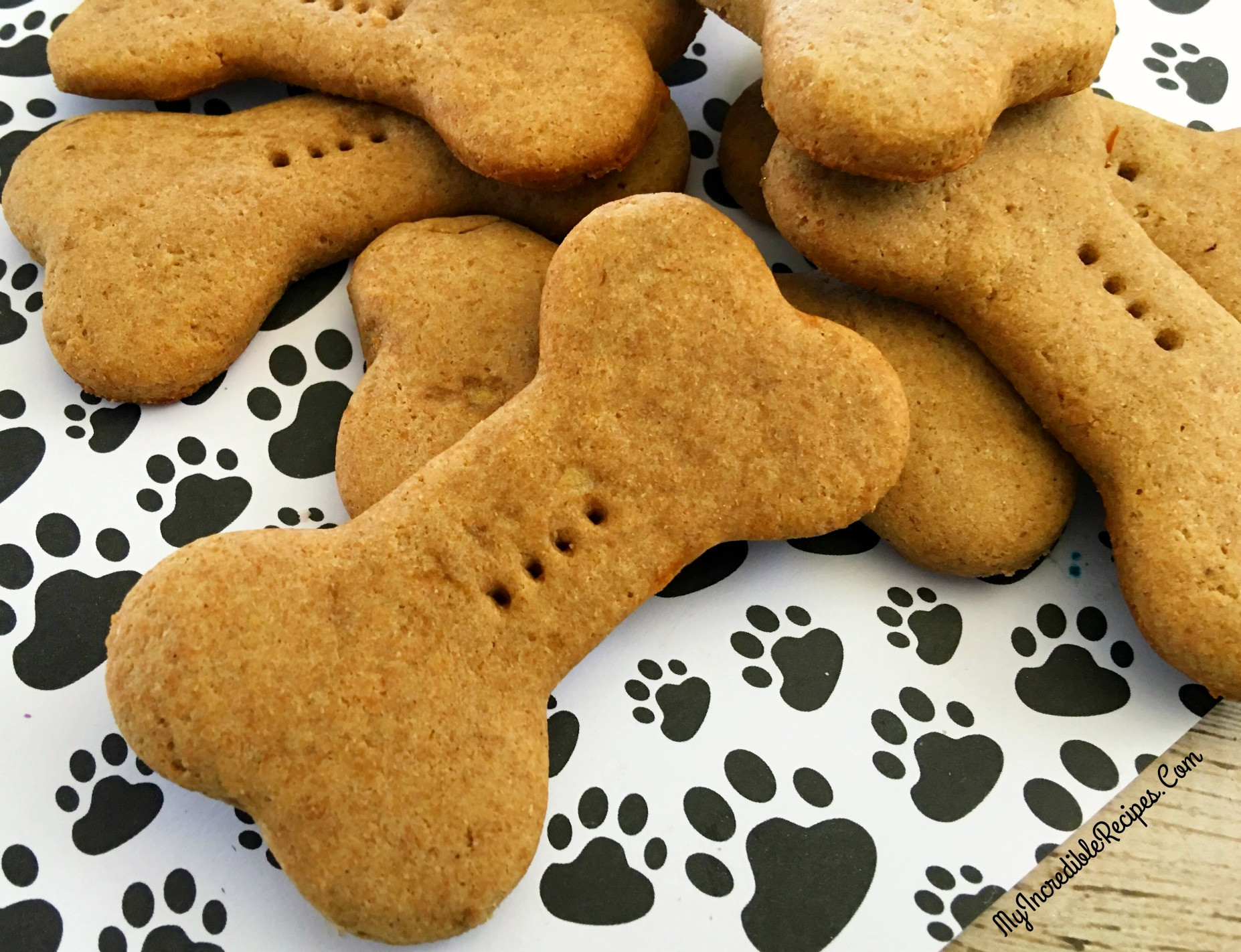 Dog Cookies Recipe
 4 Ingre nt Dog Biscuits