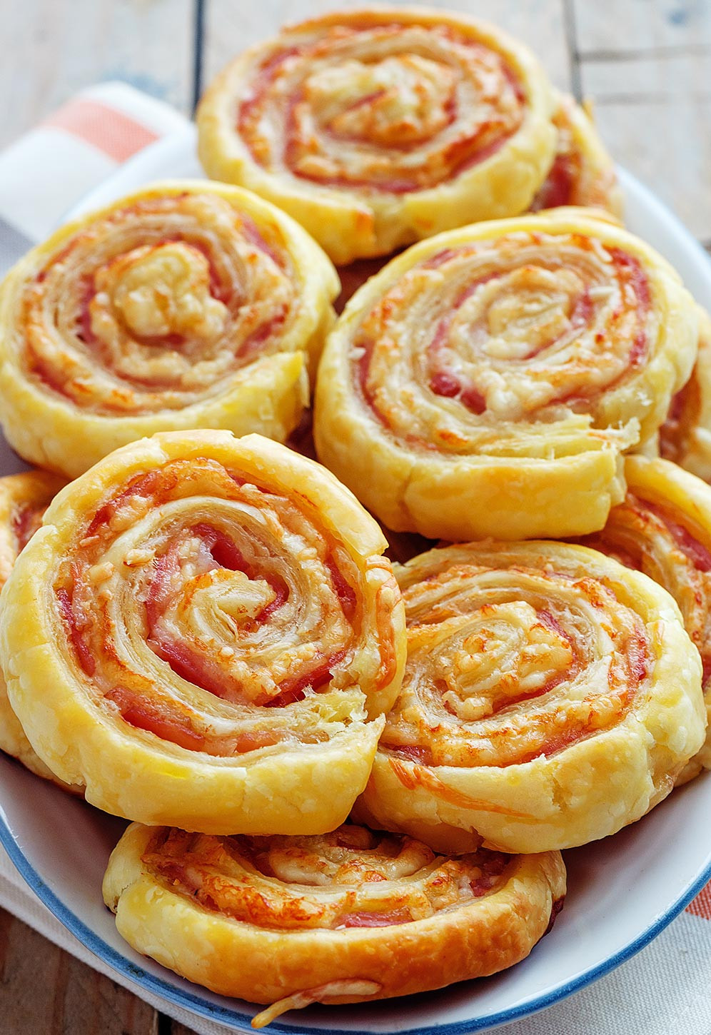 Easy Bacon Recipes Appetizers
 Bacon Puff Pinwheels Recipe — Eatwell101