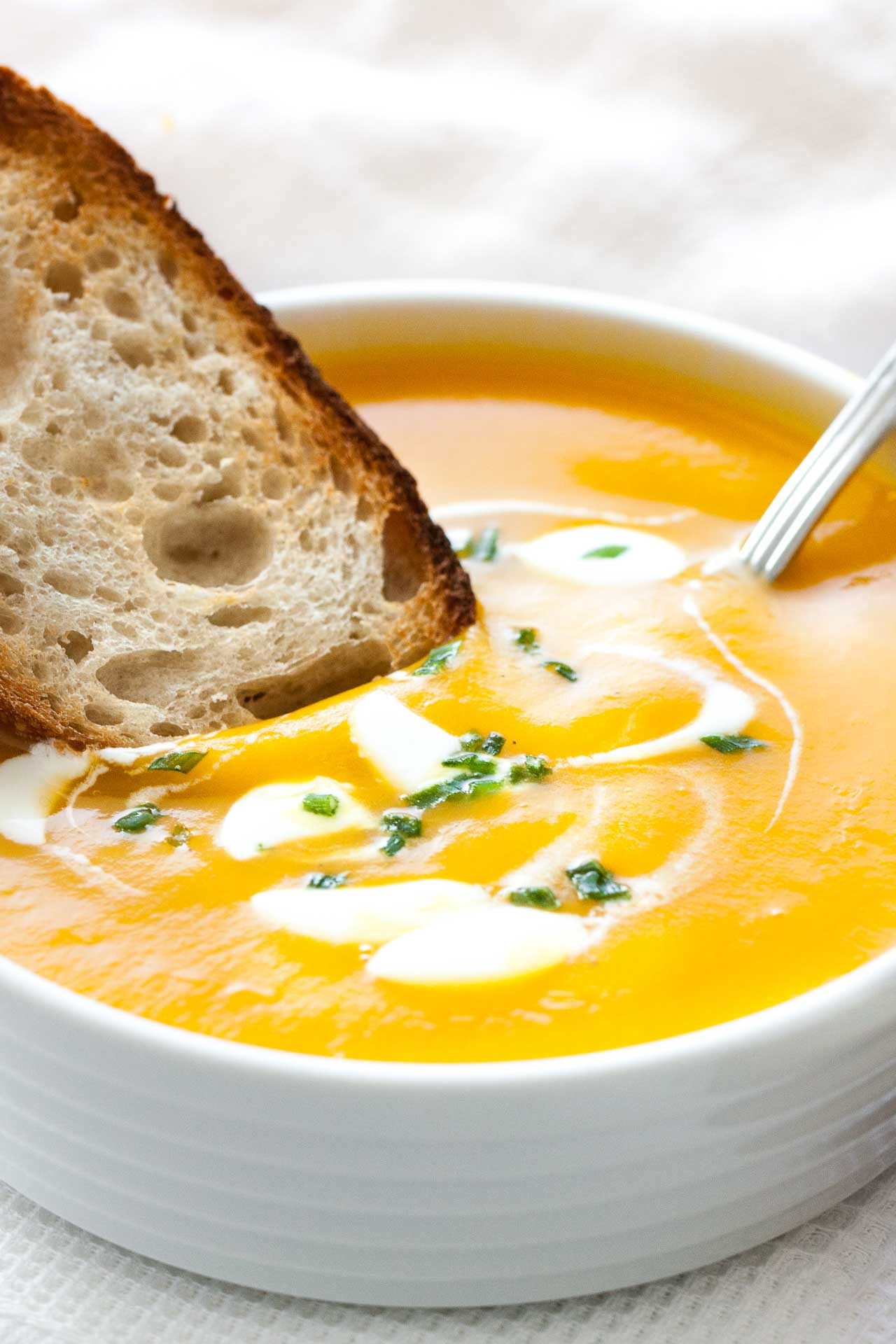 Easy Butternut Squash Soup Recipe
 Creamy Butternut Squash Soup with Apple and ion
