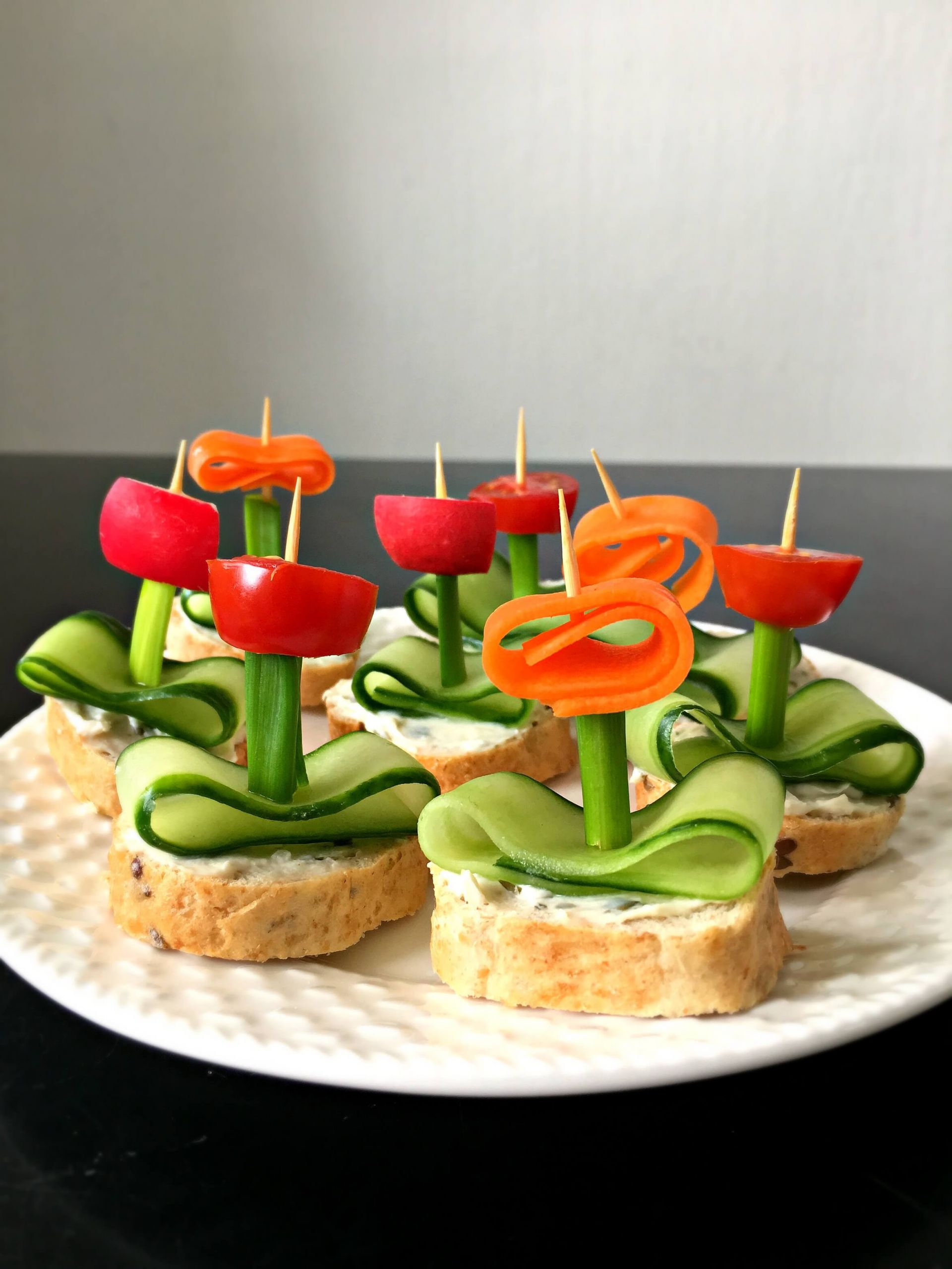 Easy Cream Cheese Appetizers
 Vegan Flower Appetizers with Herb "Cream Cheese"