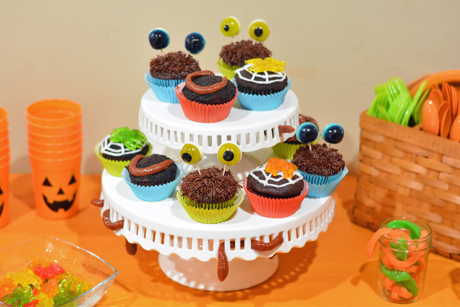 Easy Halloween Cupcakes For School
 Halloween Treats for School Cupcakes & Snack Ideas