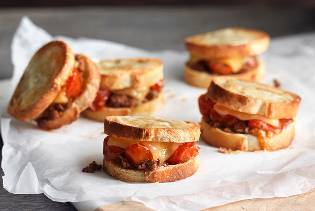 Grilled Cheese Appetizers
 Mini Grilled Cheese Appetizers with Tomato and Tapenade