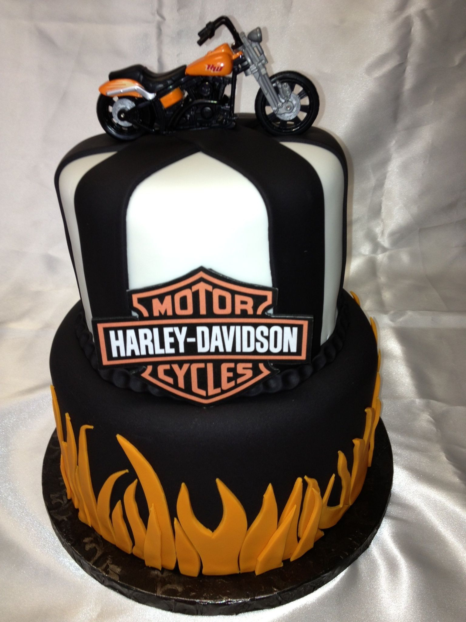 Harley Davidson Birthday Cake
 Harley Davidson Cake