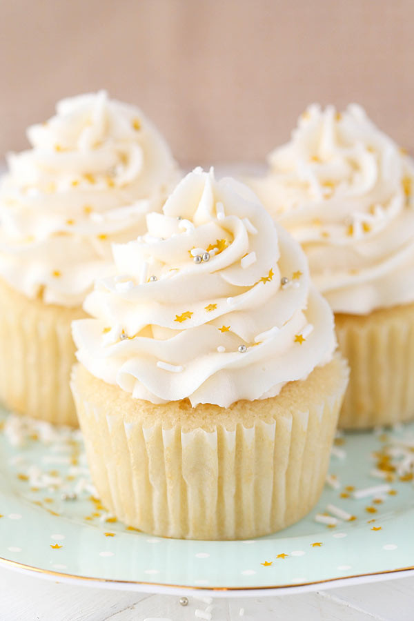 Homemade Vanilla Cupcakes
 Easy Vanilla Cupcake Recipe