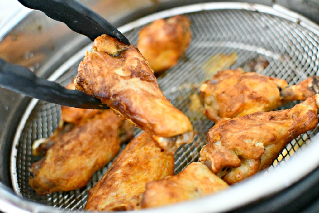 Instant Pot Crispy Chicken Wings
 Turn Your Instant Pot Into An Air Fryer Using This Lid