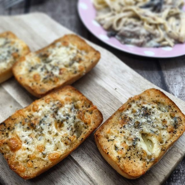 Low Calorie Garlic Bread
 A delicious low calorie slimming world friendly syn free