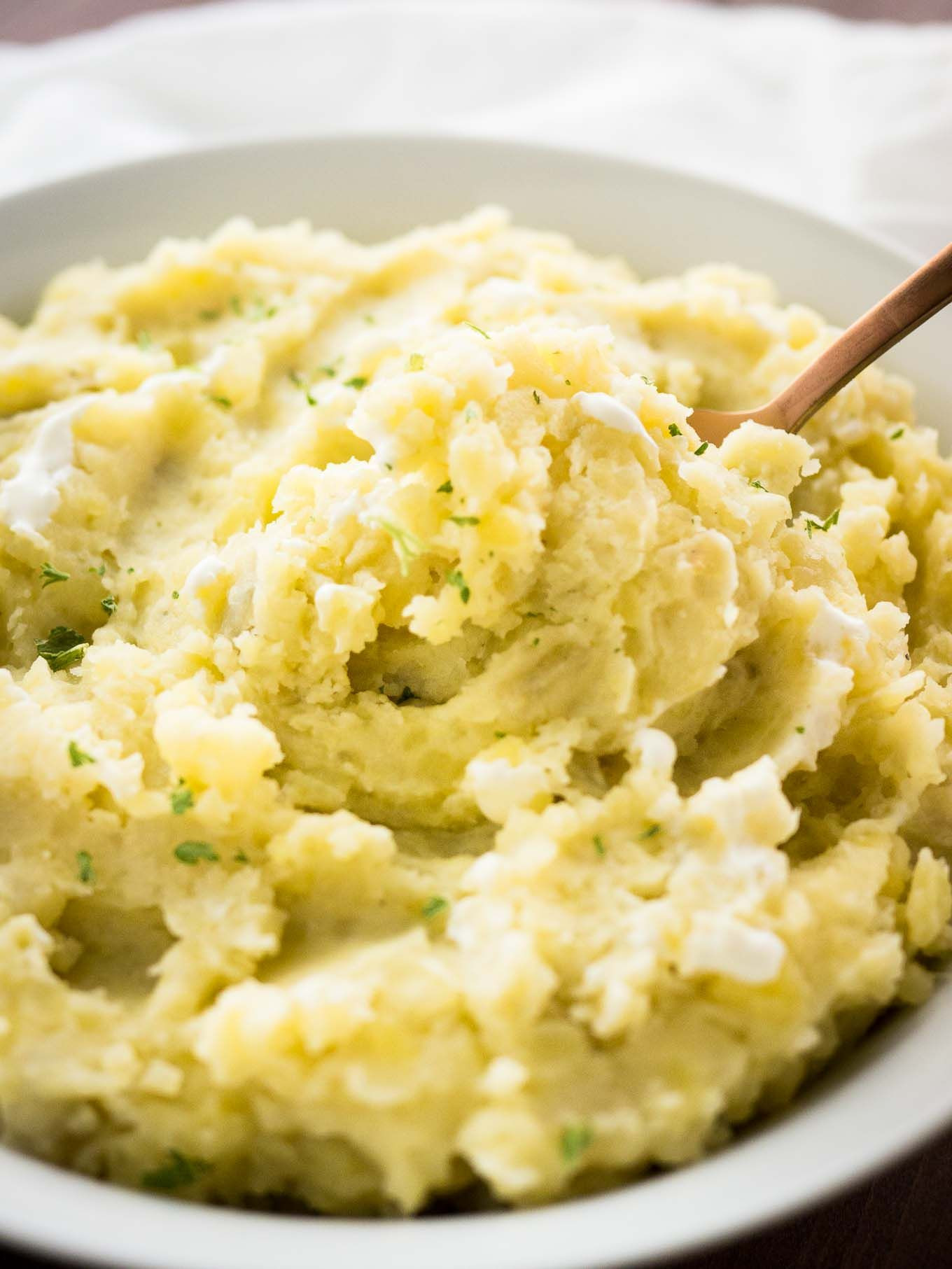 Make Ahead Crock Pot Mashed Potatoes
 This Creamy Crock Pot Mashed Potatoes Recipe is SO easy