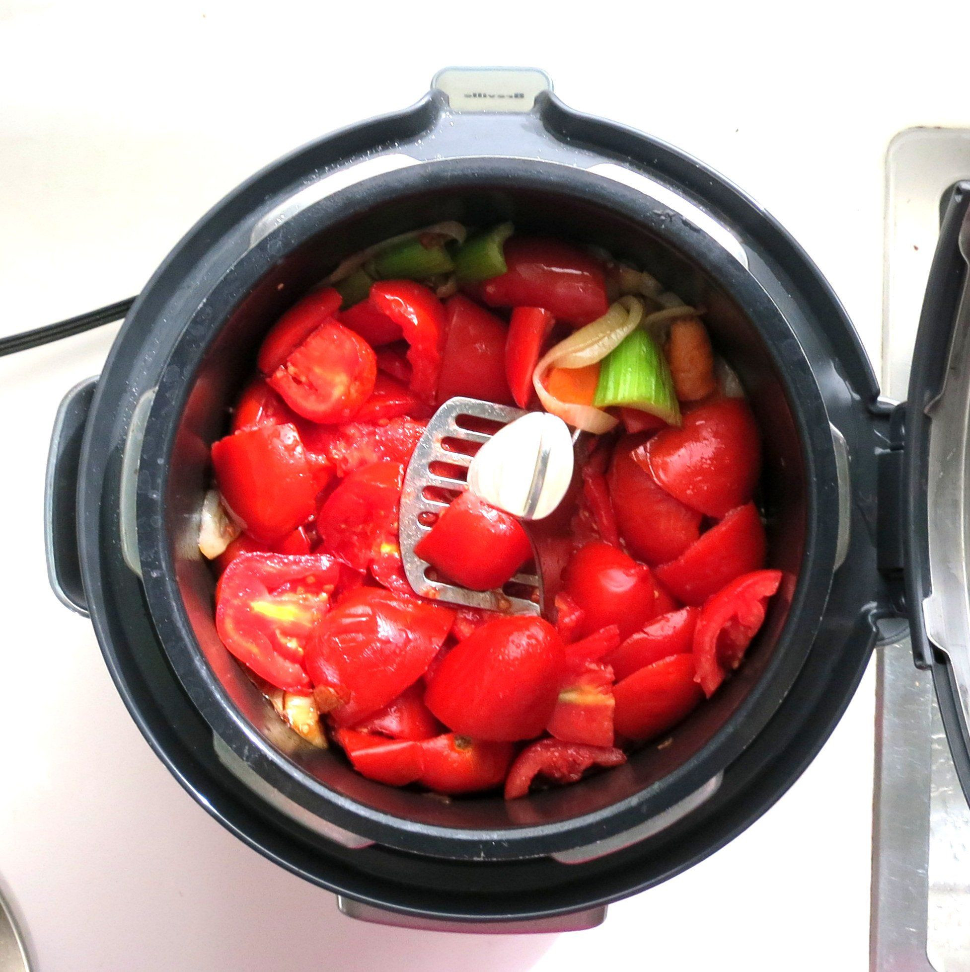 Pressure Canning Tomato Sauce
 Batch Tomato Sauce pressure cooker Recipe