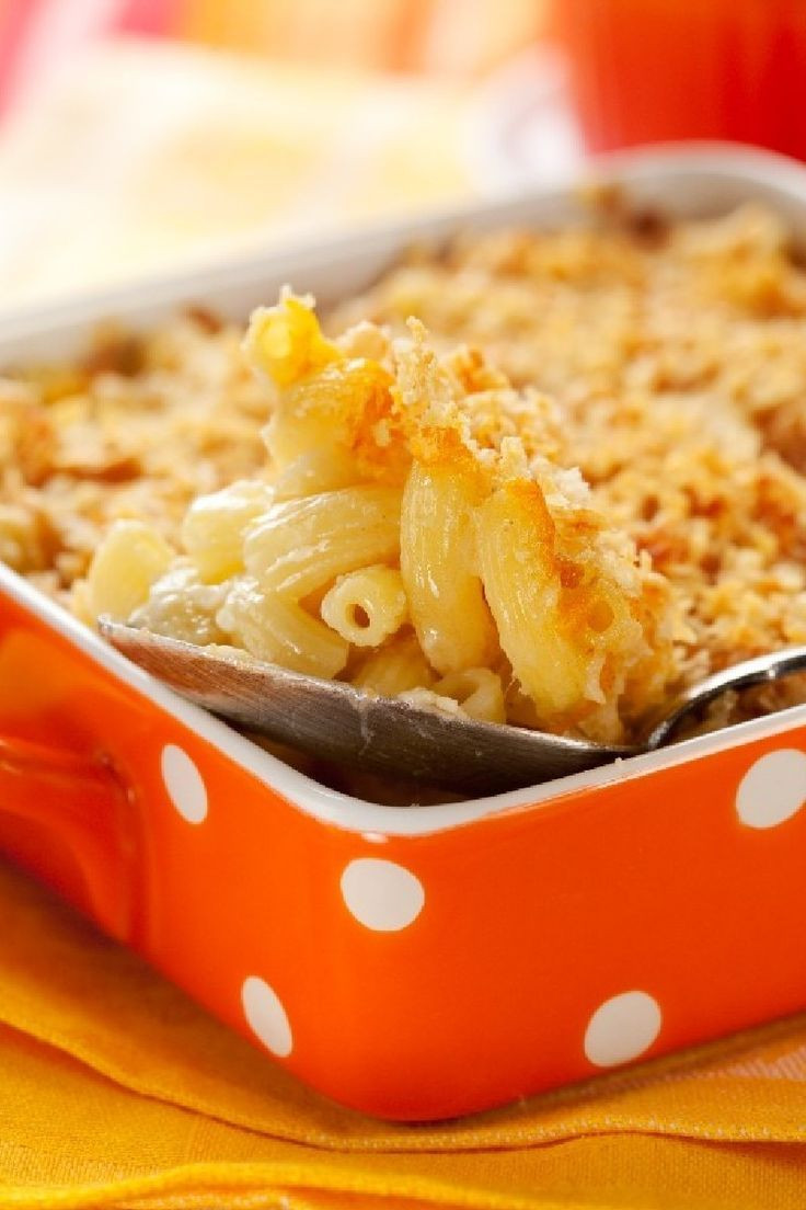 macaroni casserole with bread crumbs