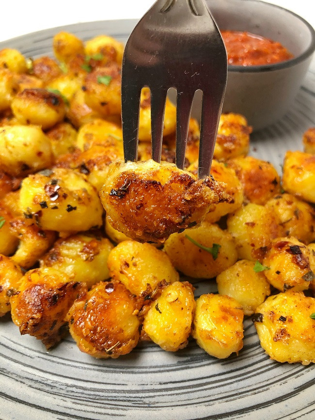 Roasted Baby Potatoes With Parmesan
 Parmesan Roasted Baby Potatoes With Garlic and ion