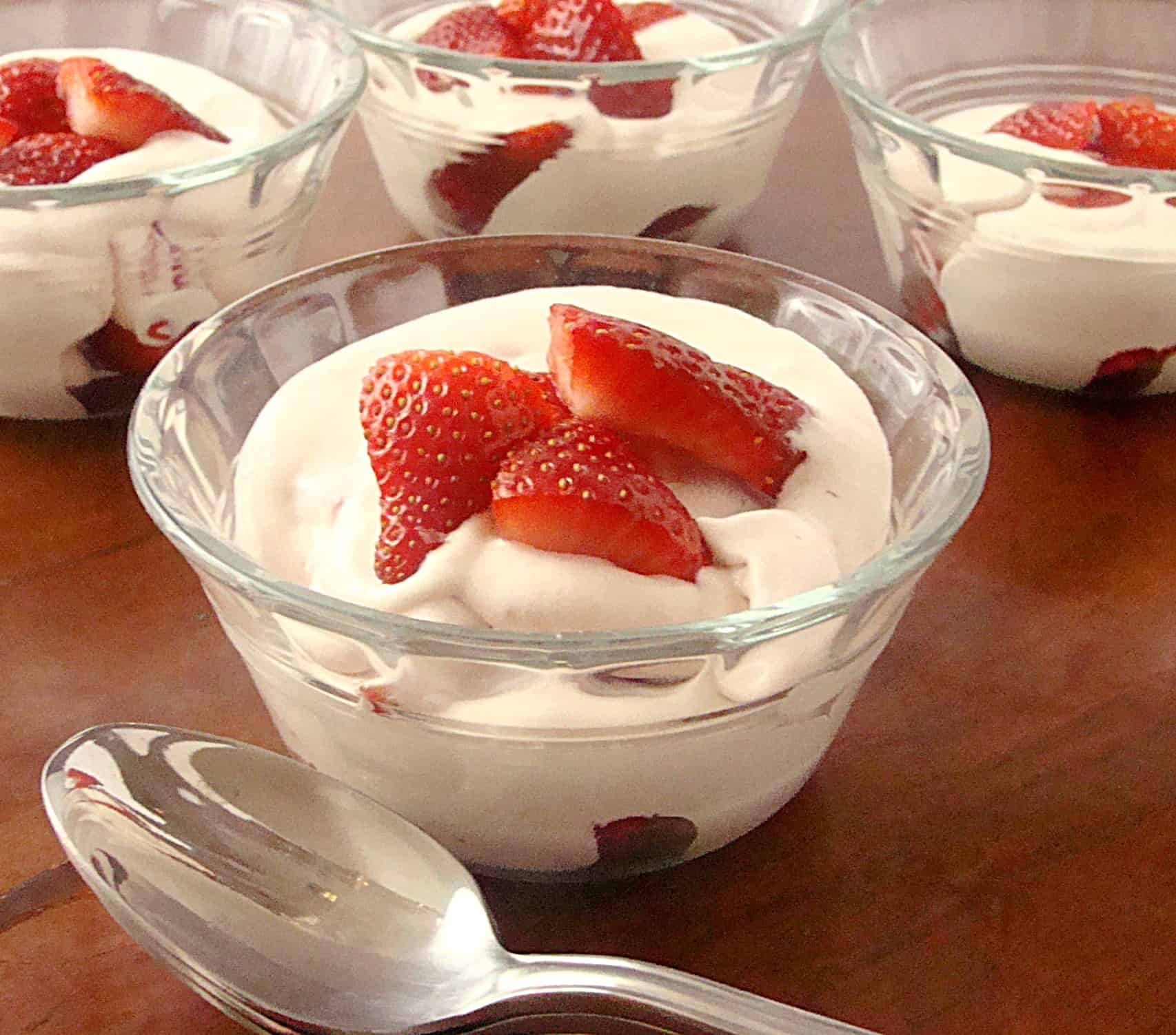 Simple Strawberry Desserts
 Easy Peasy Strawberry Dessert