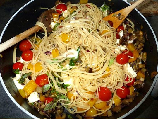 Stir Fry With Spaghetti Noodles
 Spaghetti Ve able Stir Fry – Easy Ve arian Spaghetti