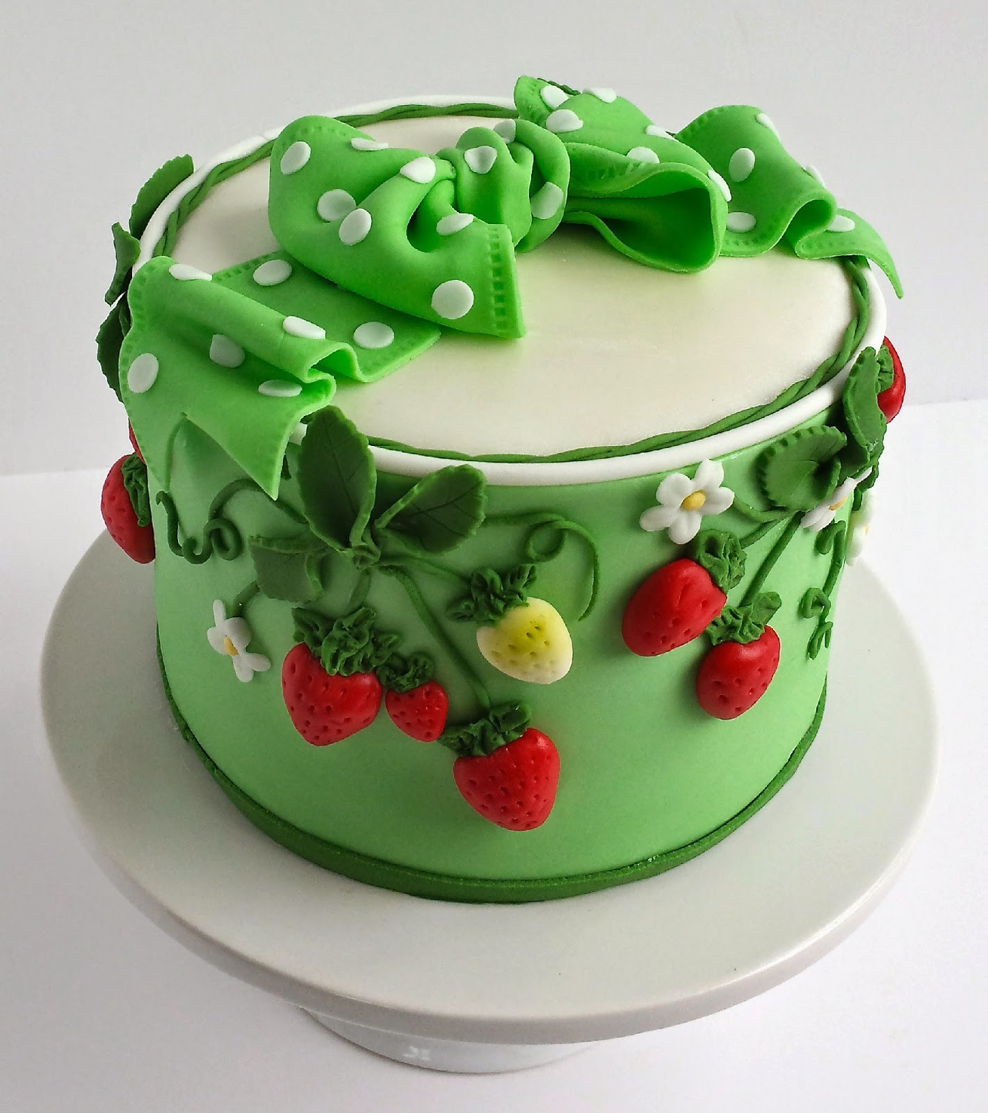 Strawberry Filling Cake
 Cake Blog Strawberry Cake Tutorial with Recipe for