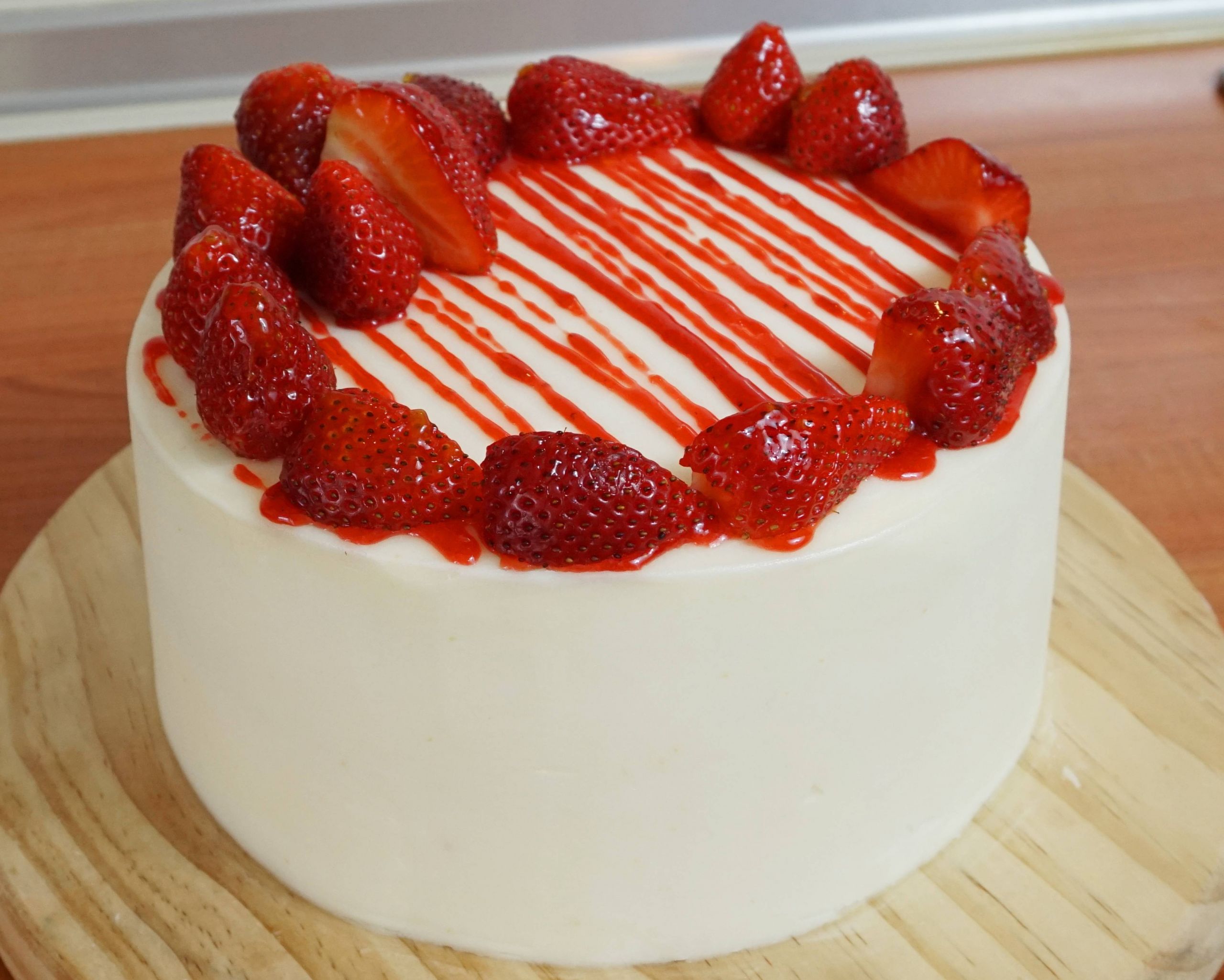 Strawberry Filling Cake
 Strawberry Cake with Fresh Strawberry Filling [OC