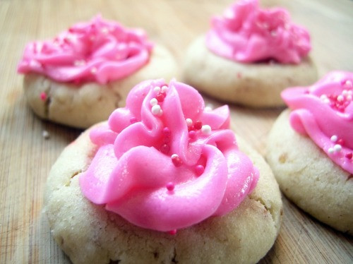 Thumbprint Cookies With Icing
 Pecan San Thumbprints Cookies with Cherry Frosting