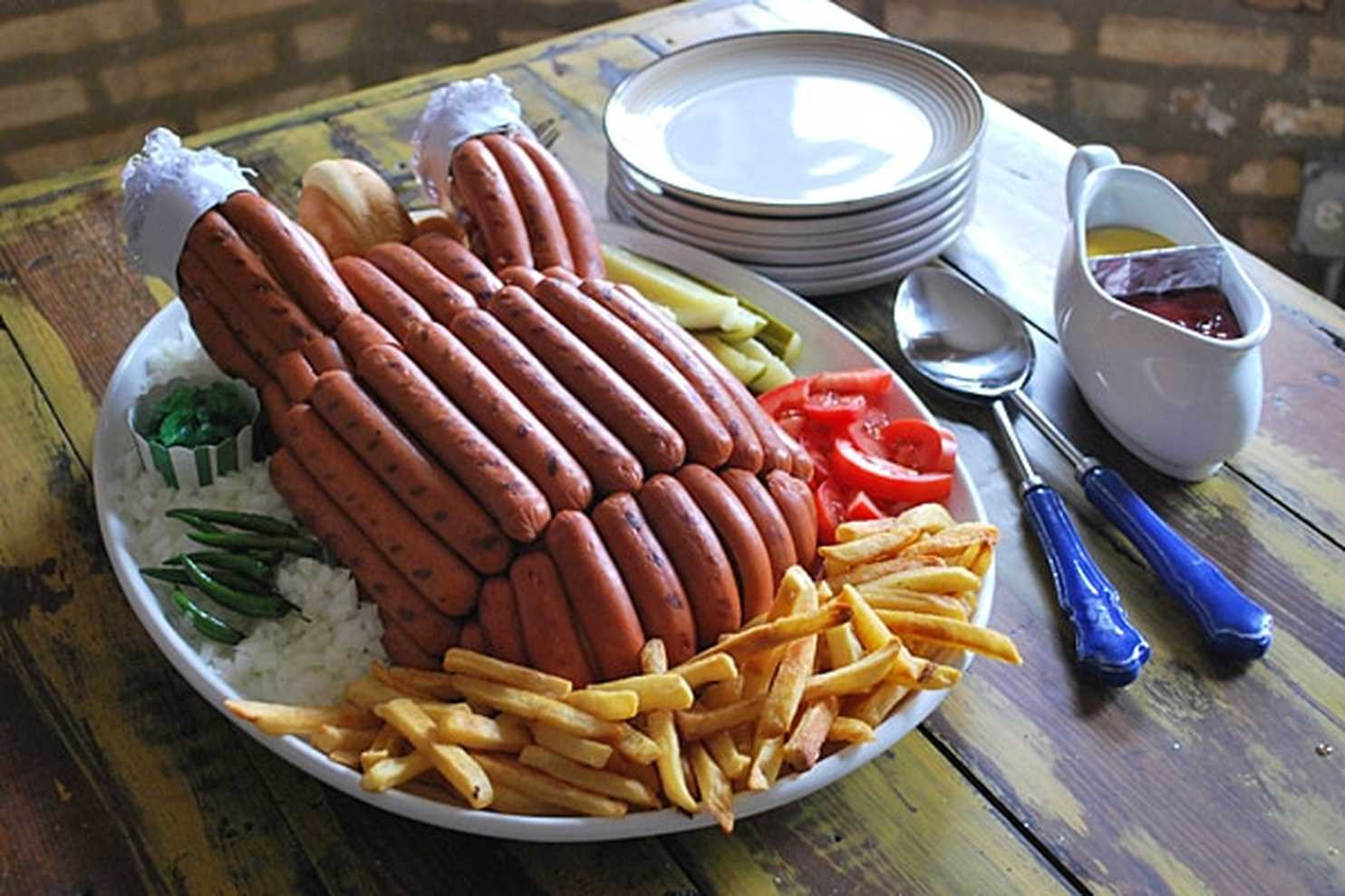 Turkey Hot Dogs
 What a Thanksgiving ‘turkey’ made of hot dogs teaches us