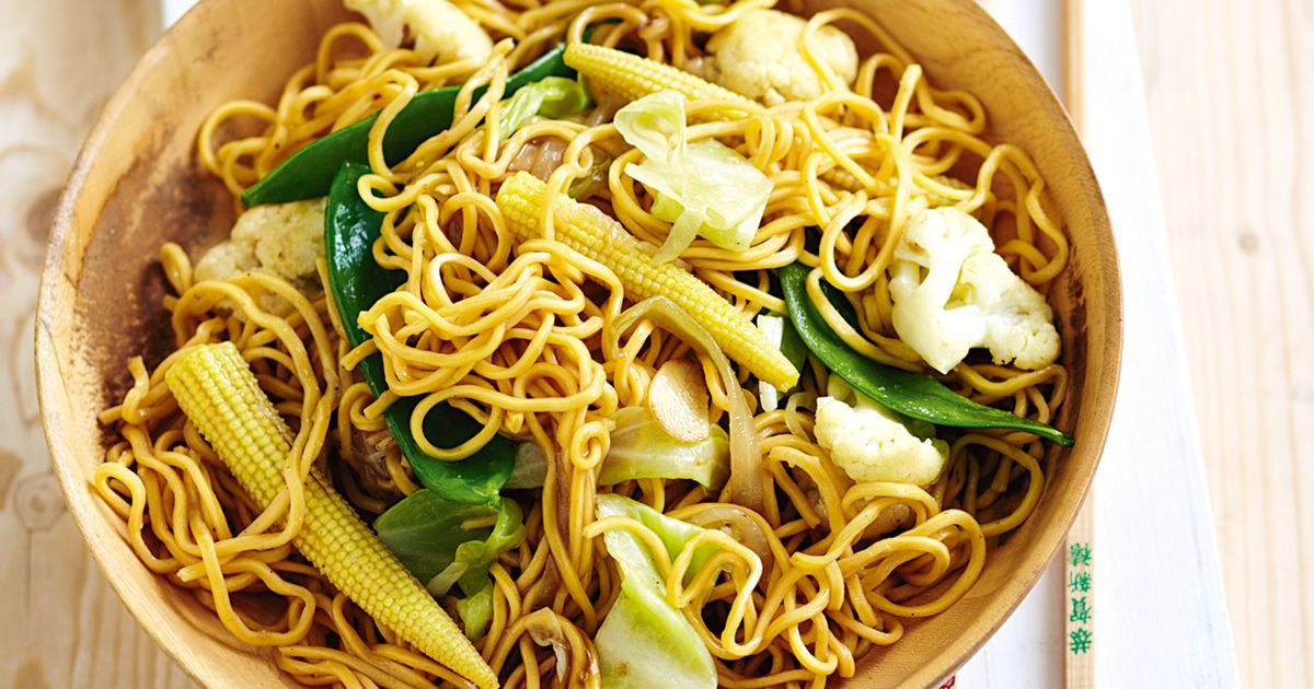 White Chinese Noodles Chow mein noodles