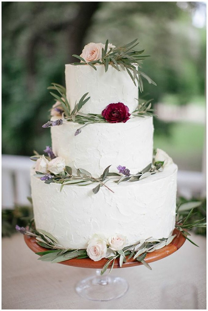 Winter Themed Wedding Cakes
 Our Favorite Winter Wedding Cakes Wedding Inspiration