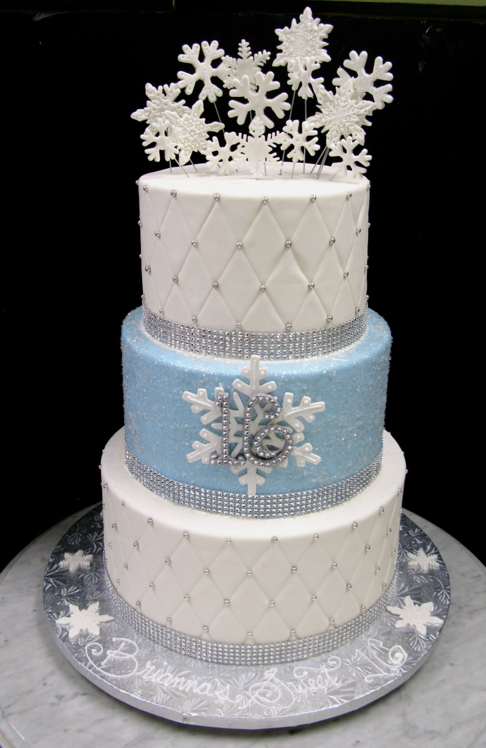 Winter Wonderland Birthday Cake
 18 Unique Birthday Cake Designs For Girls & Boys