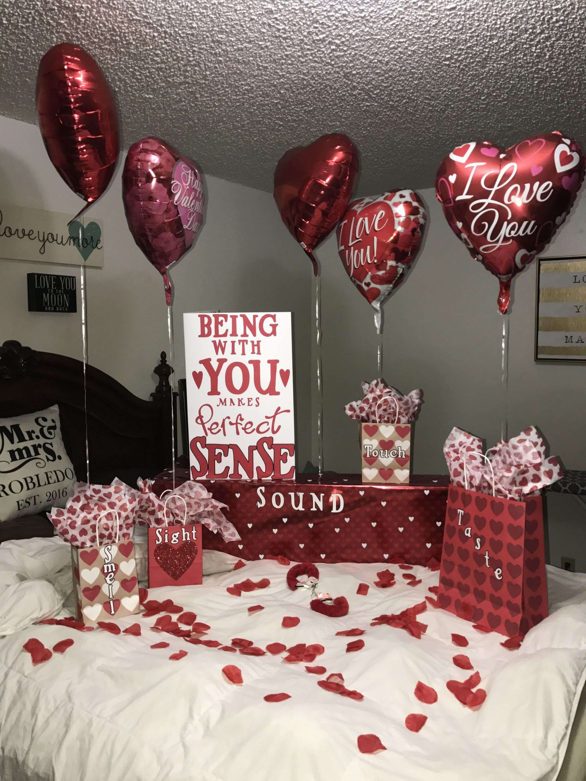 Romantic Valentines Day Gift Ideas For Her
 15 DIY Valentine s Day Decoration Boyfriend Romantic Room