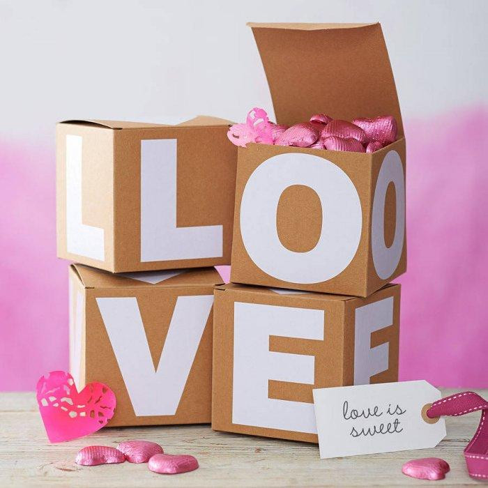 Valentine Day Gift Box Ideas
 10 Beautiful Valentine’s Day Gift Ideas and Decorations
