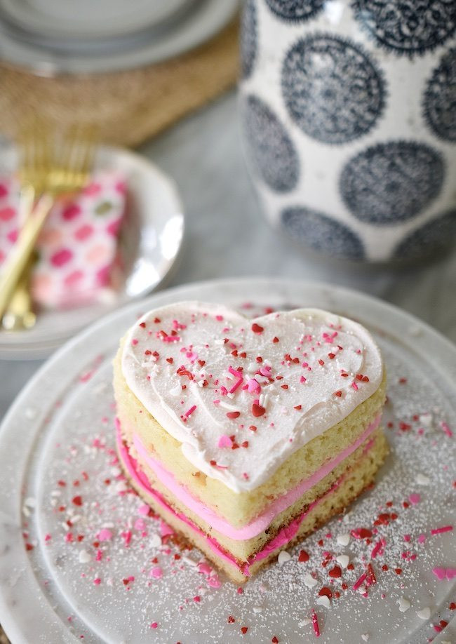Valentines Day Cake Ideas
 Ombre Valentine s Day Heart Cake & Easy Cake Pops