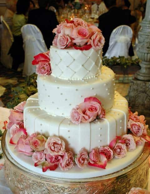 Valentines Day Wedding Cakes
 Insanely Beautiful Valentine’s Day Wedding Cakes The